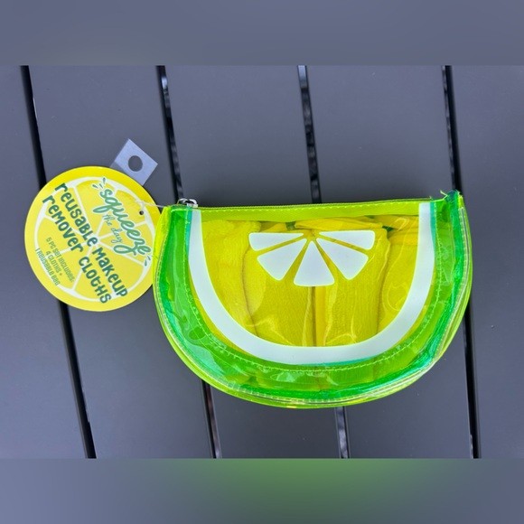 🔥Squeeze the Day Makeup Removing Cloths - Picture 2 of 4